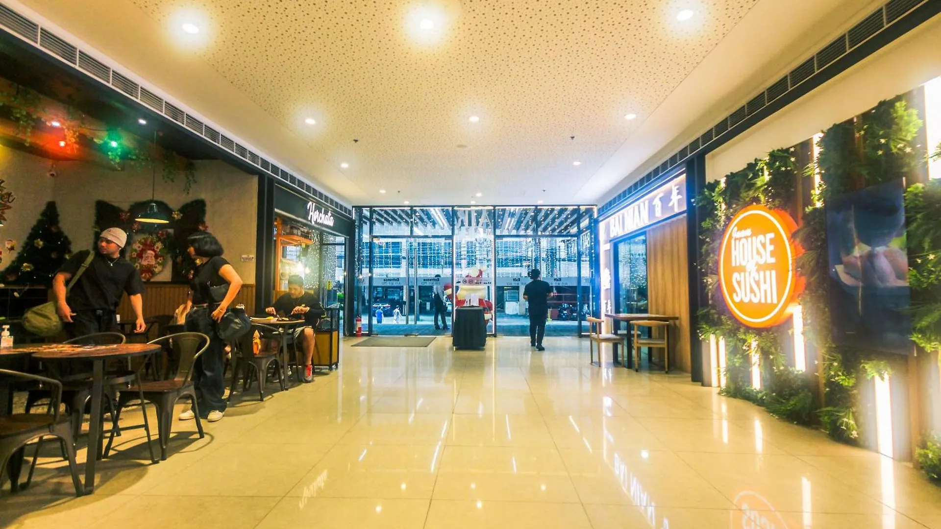 Cozy Crash Pad A Laughter Friendly Makati 2270 Gym Swim Park 300 Mbps Apartment Manila
