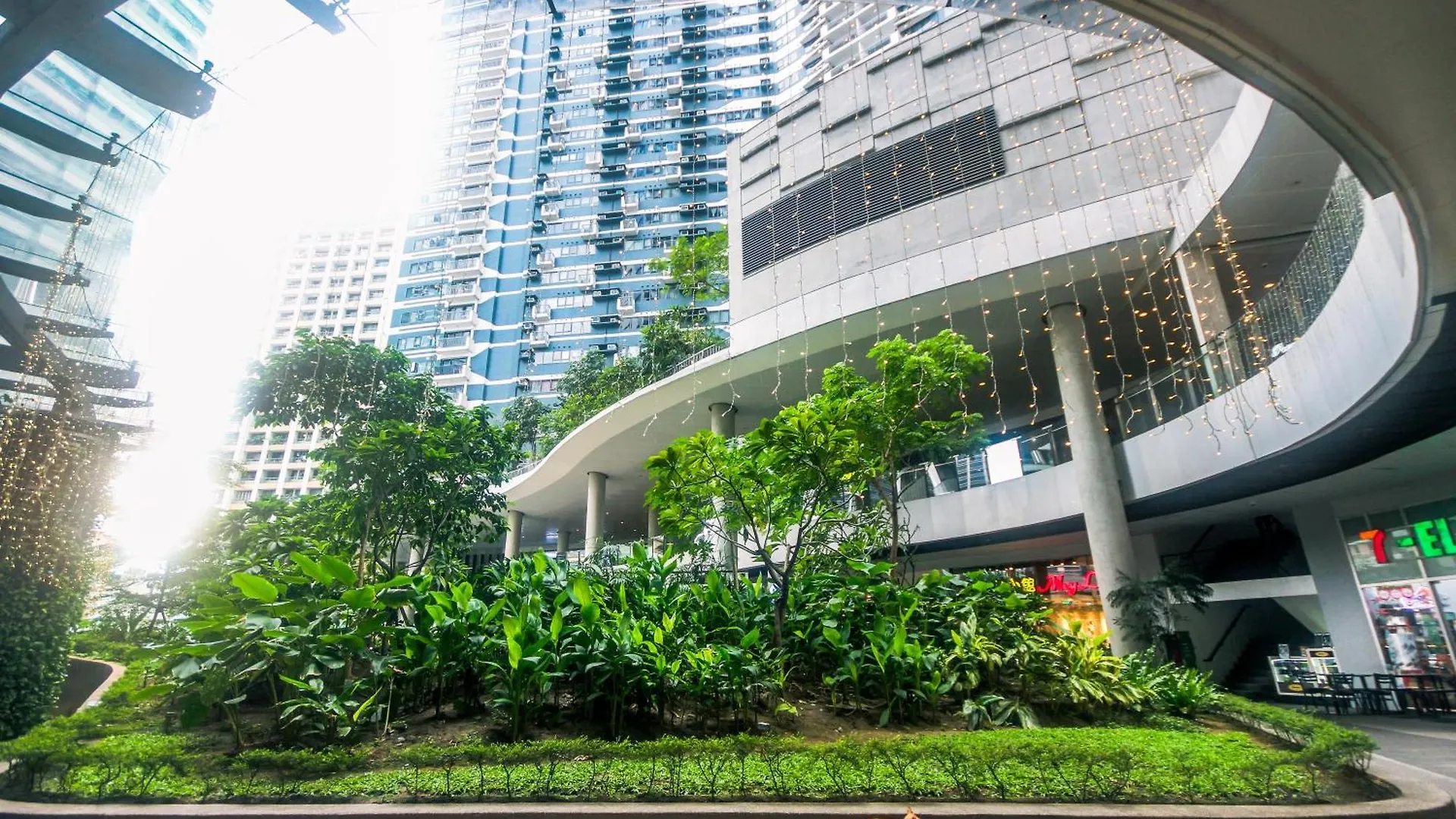Cozy Crash Pad A Laughter Friendly Makati 2270 Gym Swim Park 300 Mbps Apartment Manila 0*,