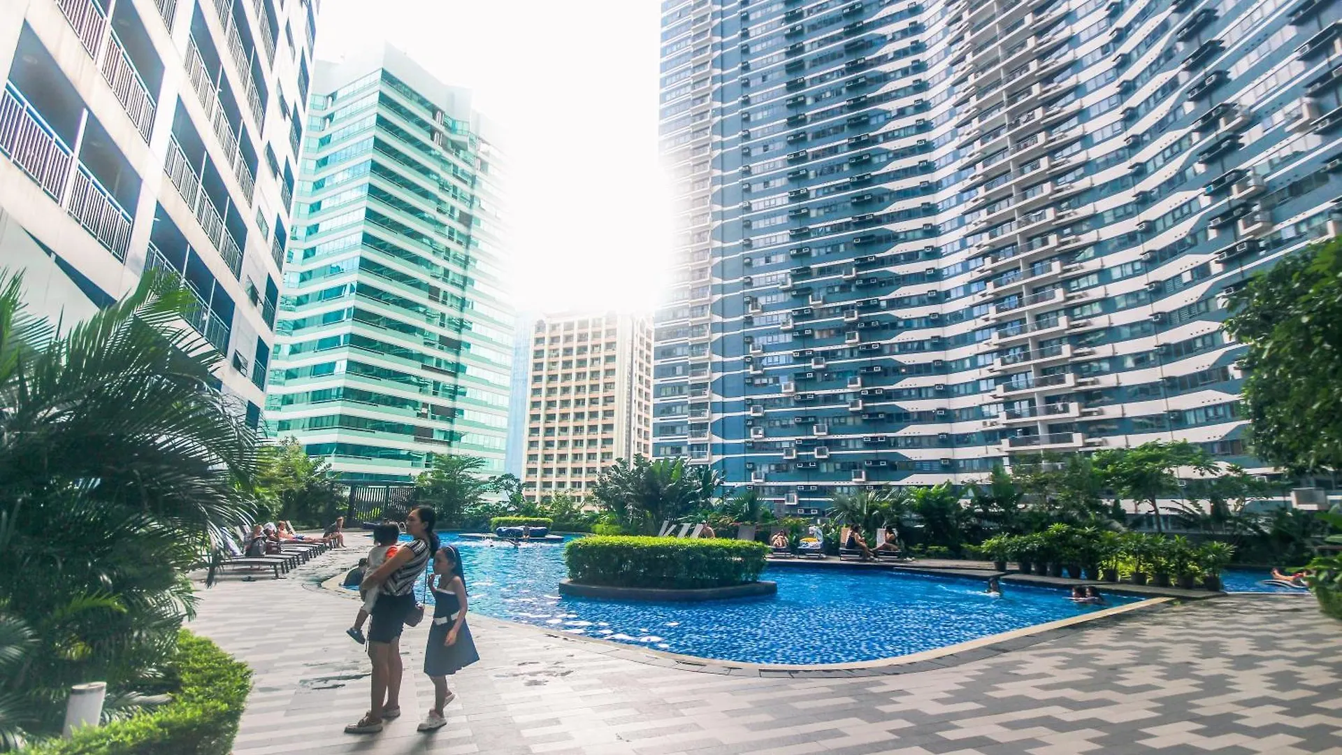 Cozy Crash Pad A Laughter Friendly Makati 2270 Gym Swim Park 300 Mbps Apartment Manila Philippines