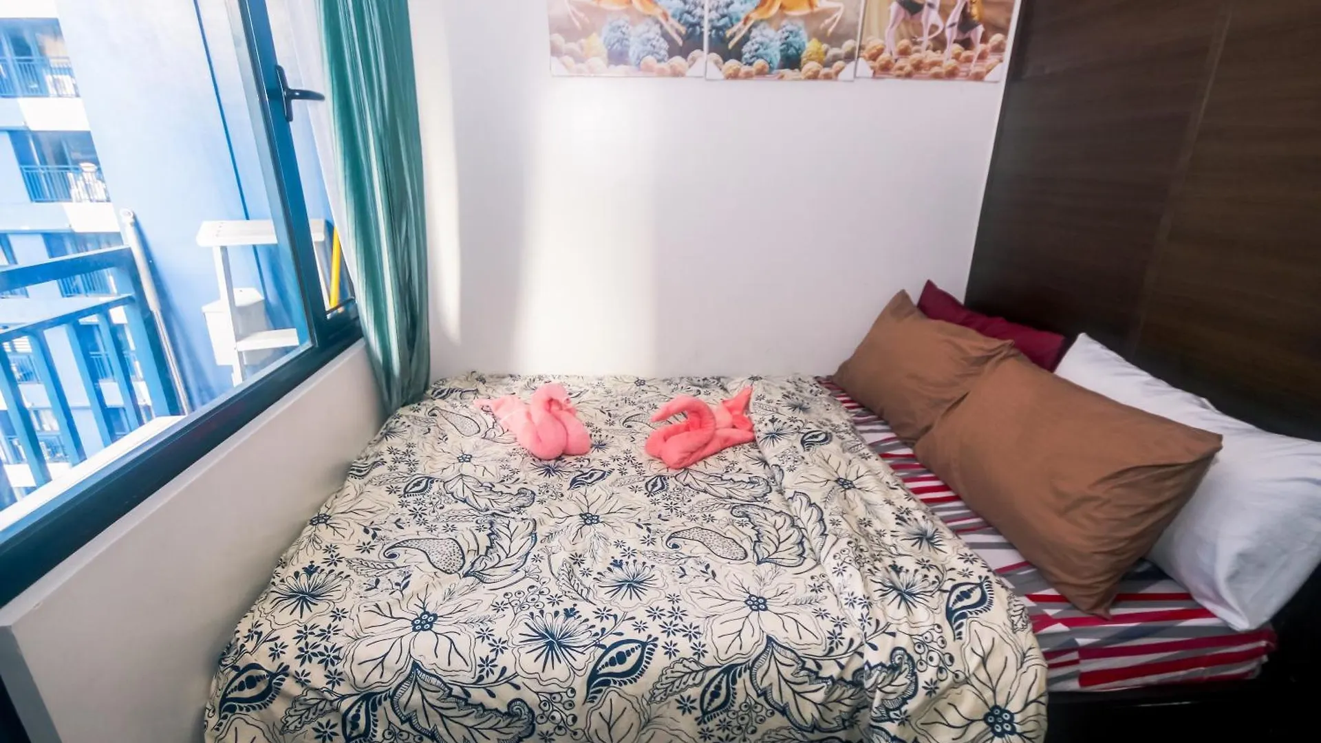 Cozy Crash Pad A Laughter Friendly Makati 2270 Gym Swim Park 300 Mbps Apartment Manila 0*,