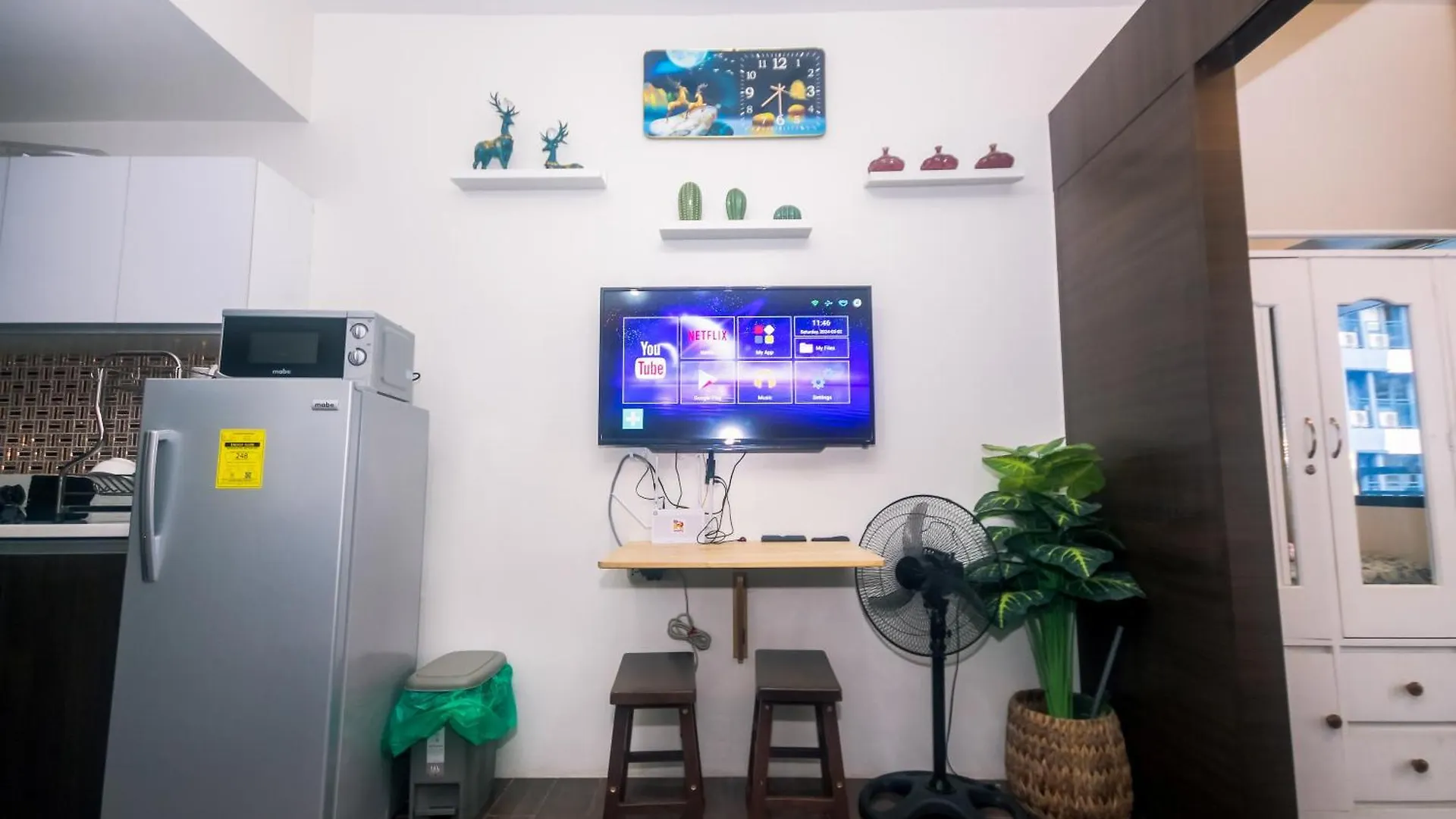 Cozy Crash Pad A Laughter Friendly Makati 2270 Gym Swim Park 300 Mbps Apartment Manila