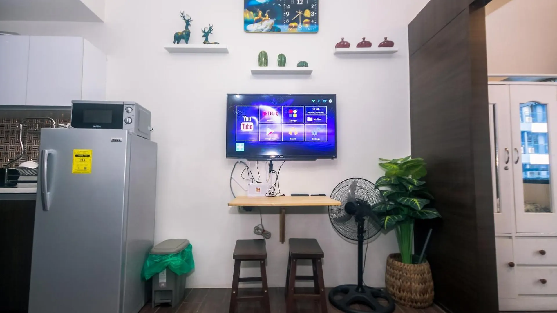 Cozy Crash Pad A Laughter Friendly Makati 2270 Gym Swim Park 300 Mbps Apartment Manila Philippines