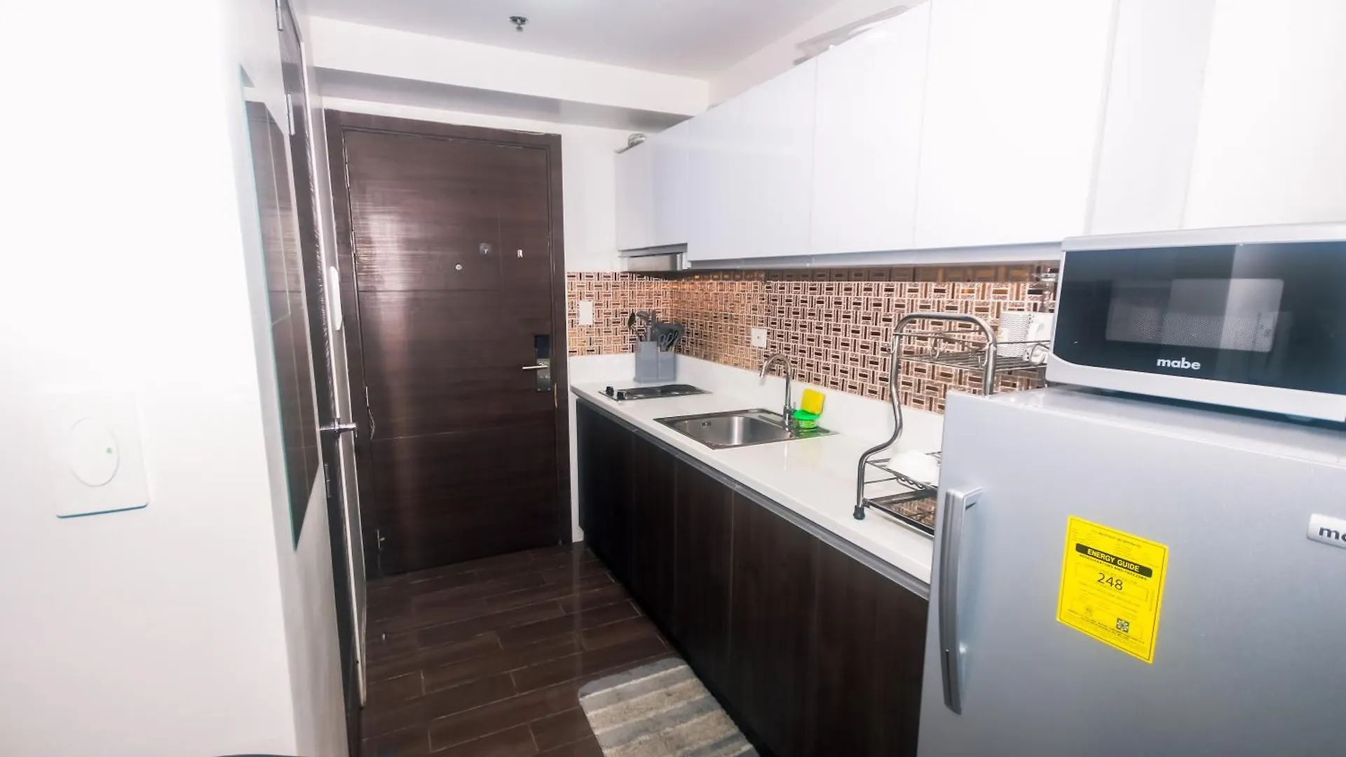 마닐라 Cozy Crash Pad A Laughter Friendly Makati 2270 Gym Swim Park 300 Mbps 아파트 필리핀