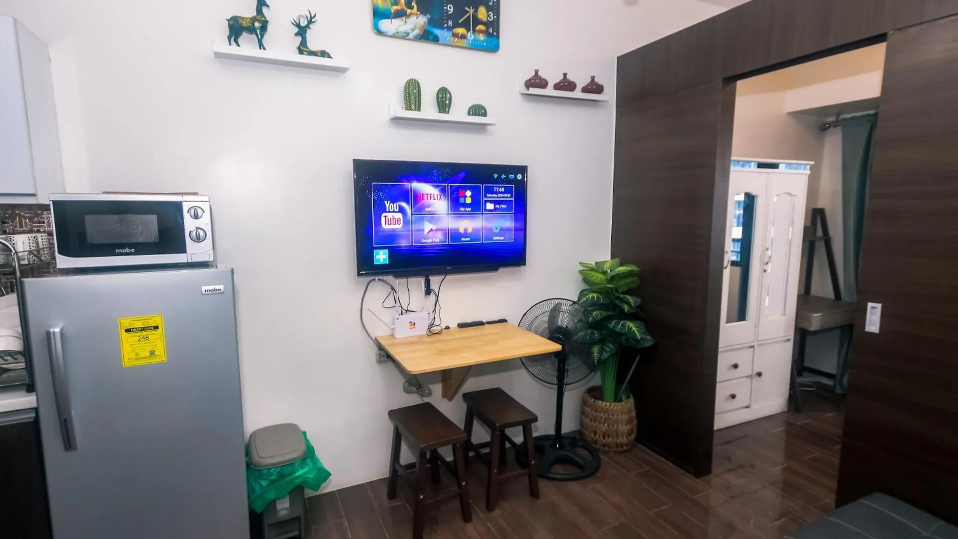 Cozy Crash Pad A Laughter Friendly Makati 2270 Gym Swim Park 300 Mbps Apartment Manila